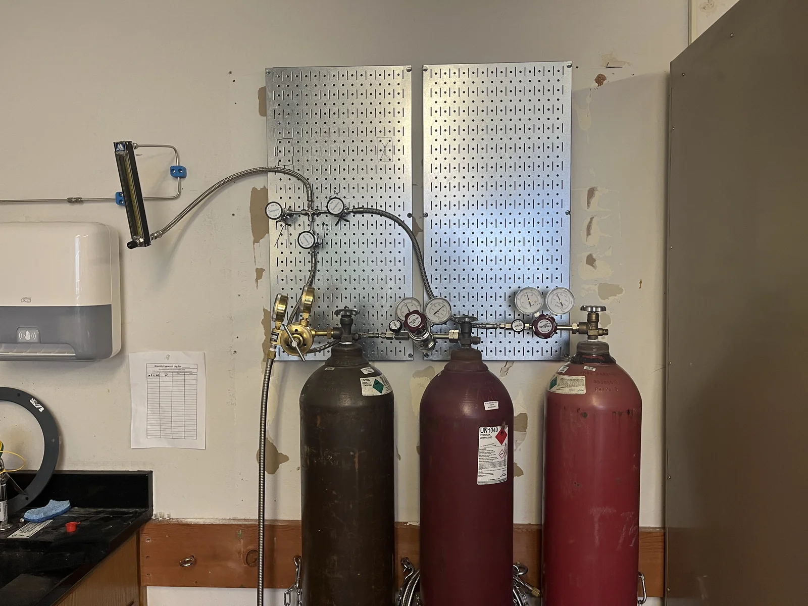 Gas cylinders and delivery lines for controlled-atmosphere synthesis